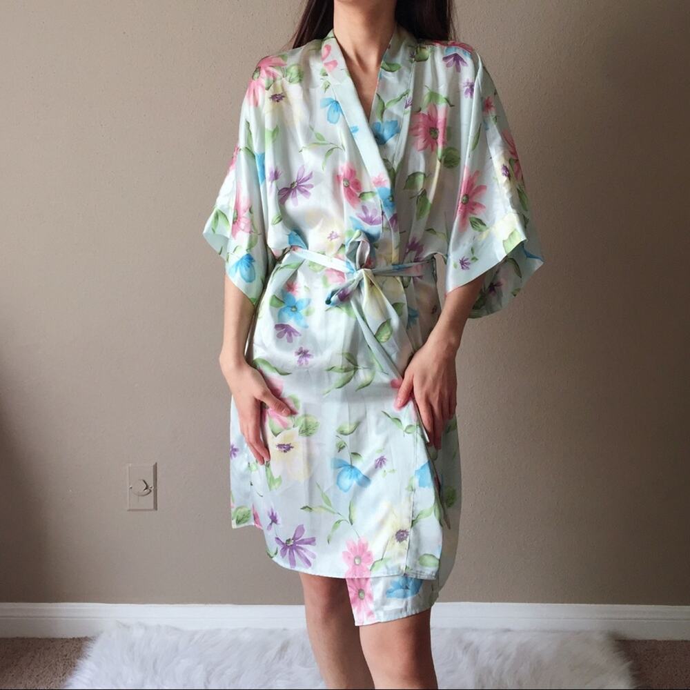 Morgan Taylor floral satin robe.-DA4